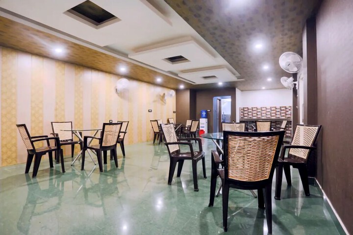 Dining 7 of 9