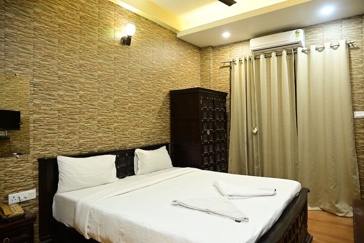 Room 53 of 62