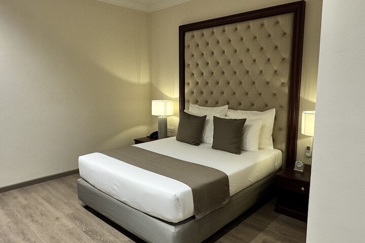 Room 13 of 99