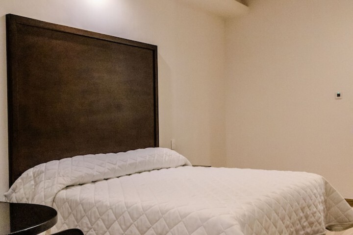Room 2 of 20