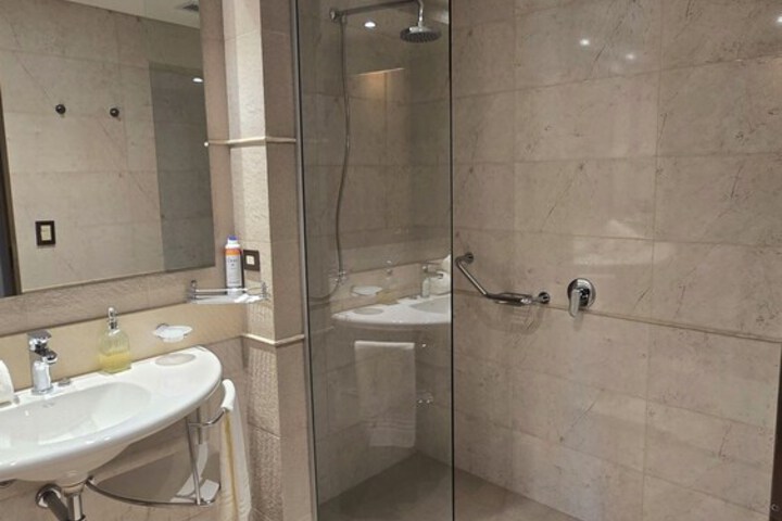 Room 9 of 20