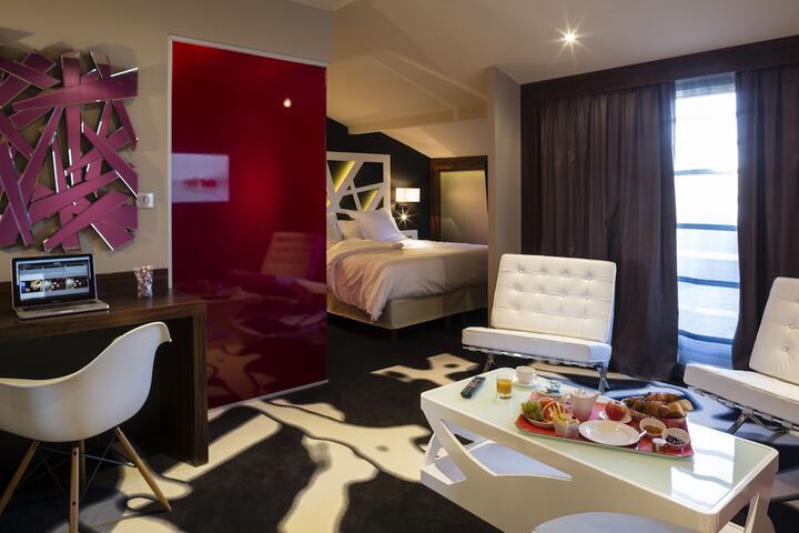 Room 8 of 92