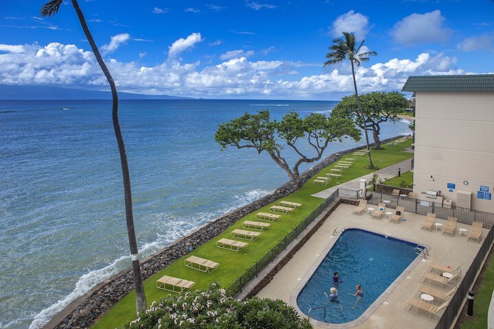Hotel with Pool