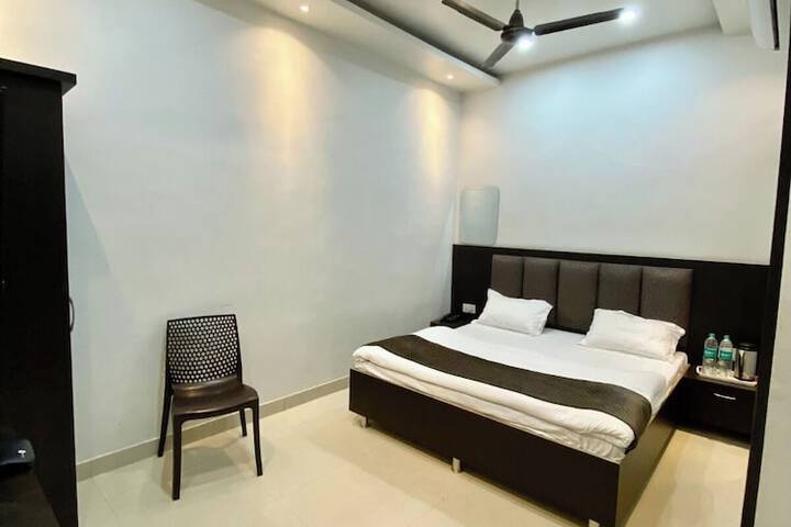 Room 10 of 22