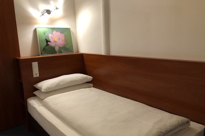 Room 6 of 26