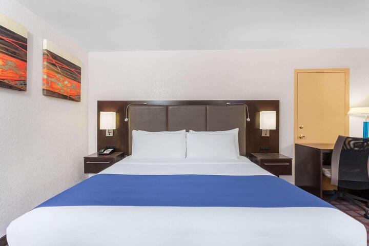 Double Bed (4 of 9)