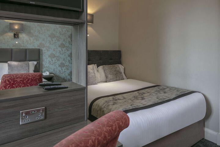 Room 32 of 86