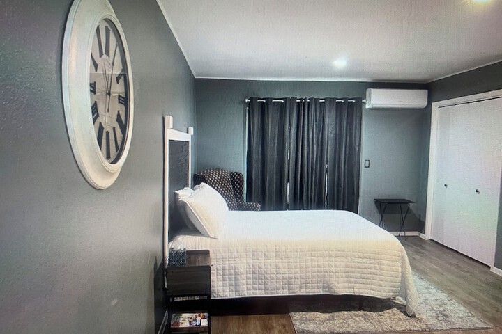 Room 5 of 17