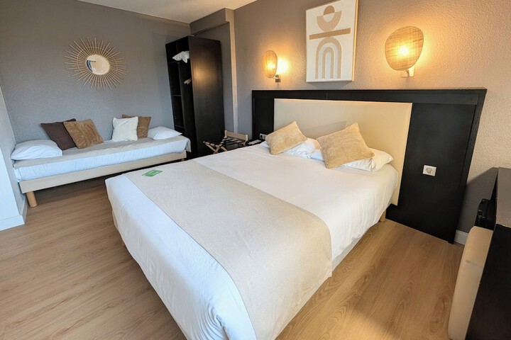 Room 28 of 92