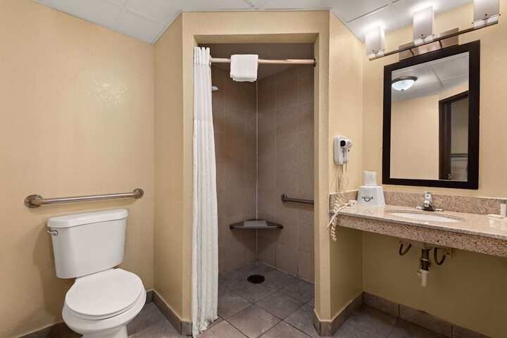2 Double Beds Accessible (4 of 6)