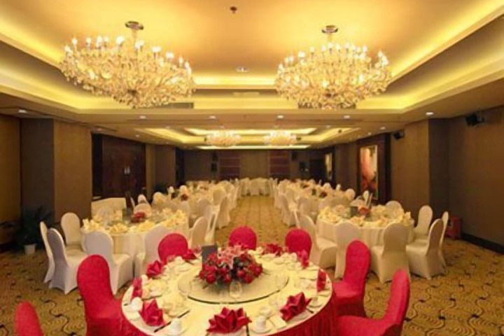Ballroom/Hall 18 of 22