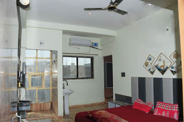 Room 4 of 31