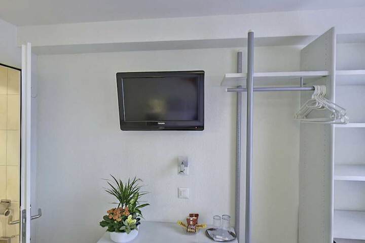 Room 26 of 42