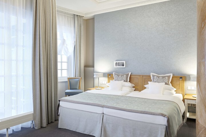 Room 13 of 110