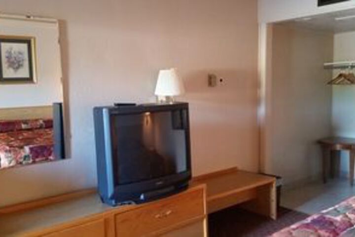 Room 11 of 13
