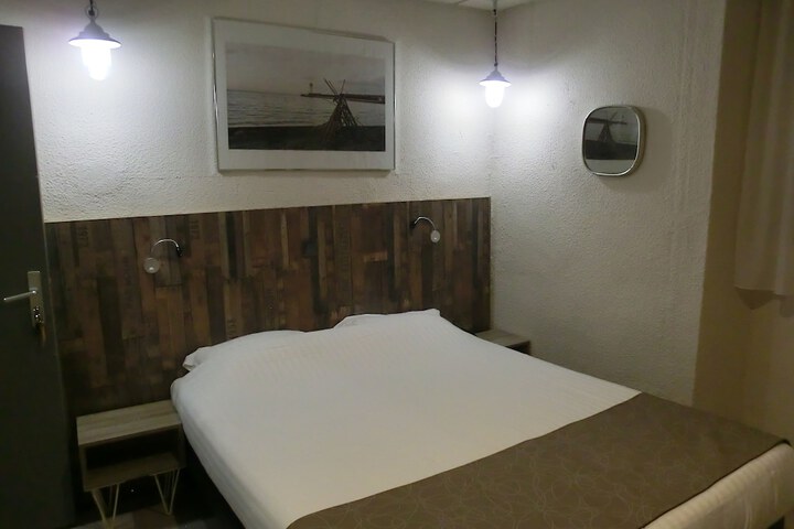 Room 10 of 62