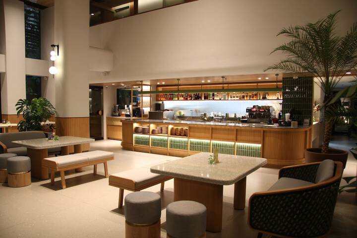 Dining 15 of 21