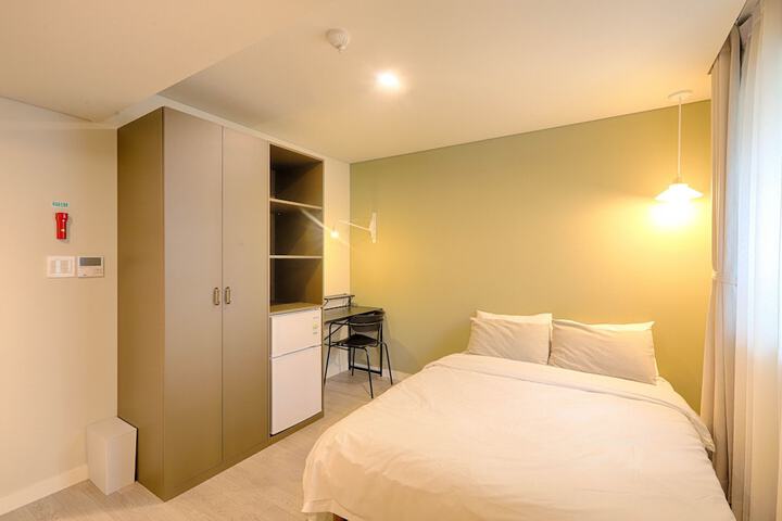 Room 4 of 49