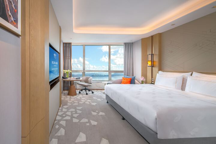 Room 8 of 114