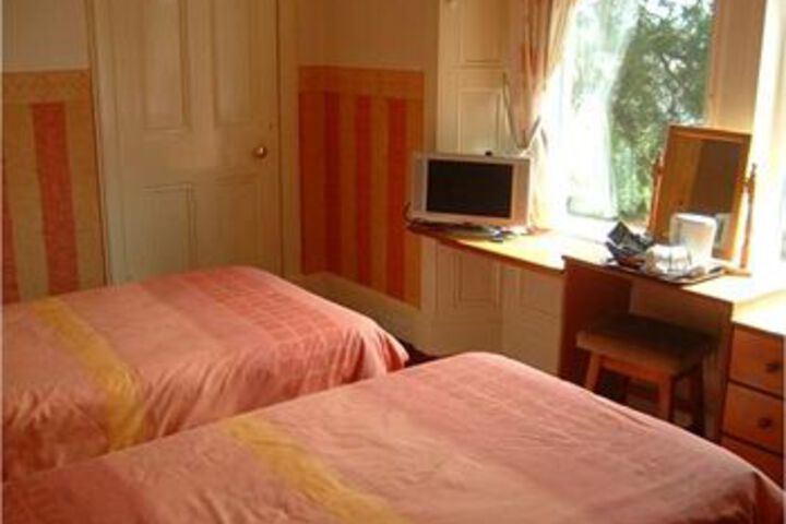 Room 6 of 13