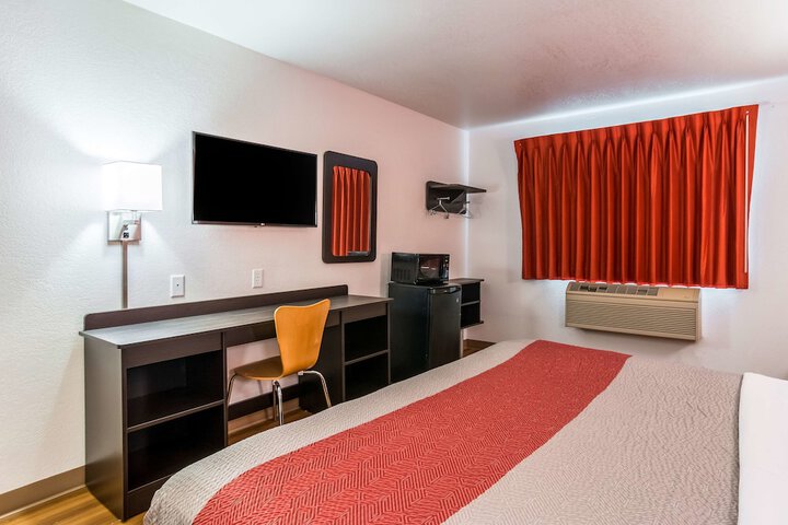 1 King Bed (13 of 14)