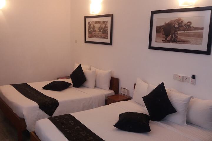 Room 6 of 22
