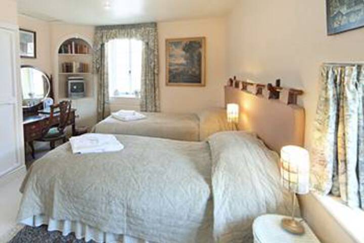 Room 7 of 18