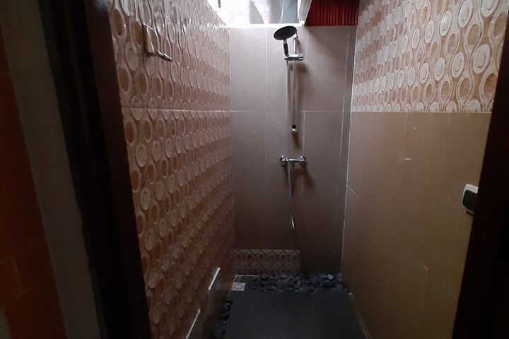 Room 18 of 33
