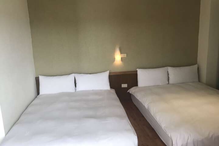 Room 10 of 51
