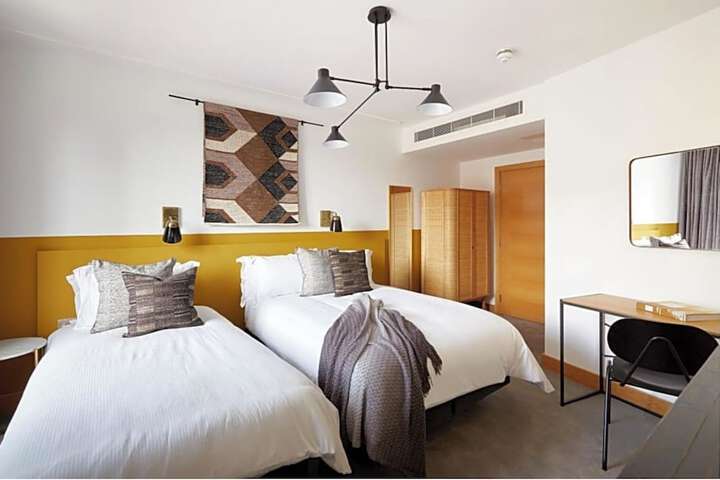 Room 4 of 43