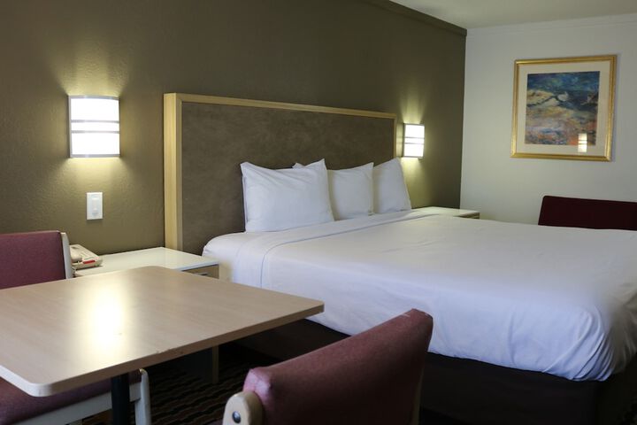 1 King Bed (15 of 15)