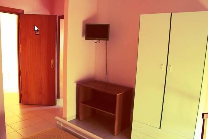 Room 7 of 8