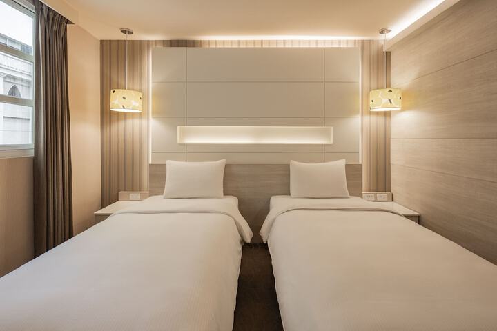 Room 8 of 38