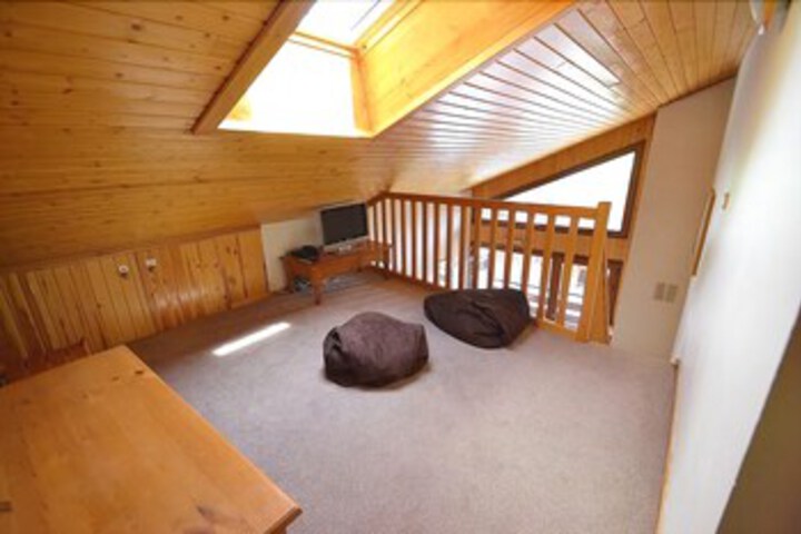 Room 9 of 15