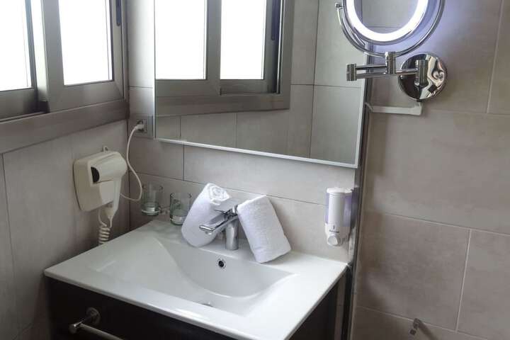 Room 45 of 63
