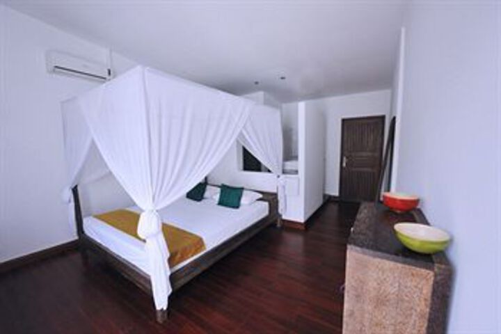 Room 9 of 24