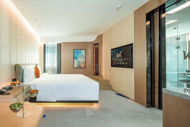 Room 13 of 124
