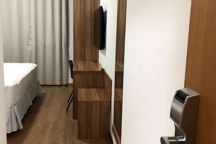 Room 5 of 25