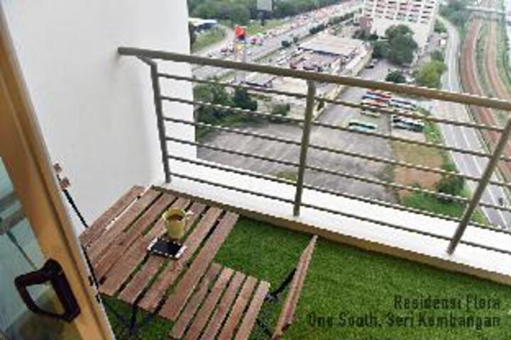 Cozy 3BR Family SuiteatFlora One South Maxis Fibre