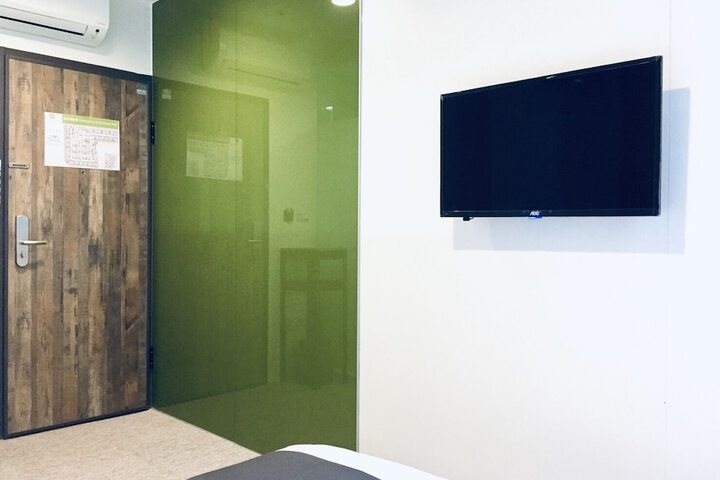 Room 9 of 15