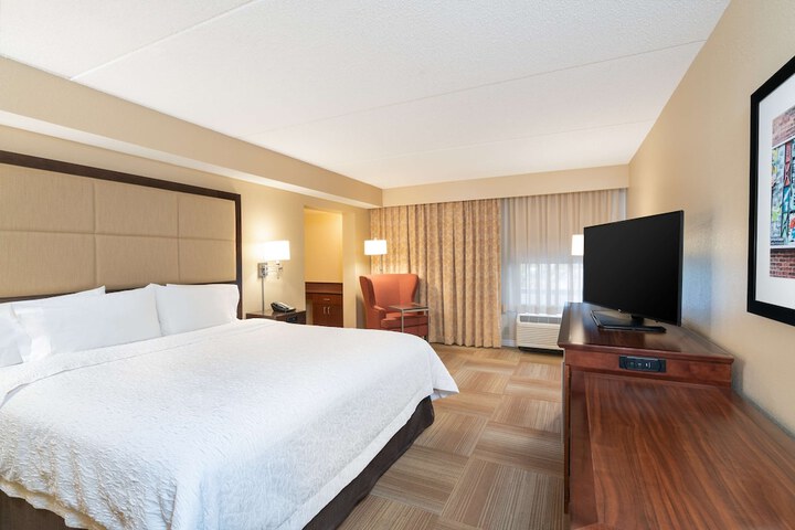 Room 33 of 51