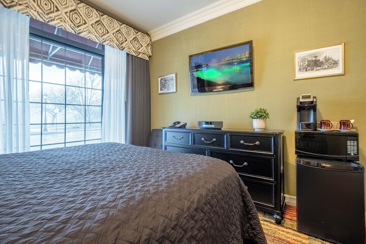 Room 106 of 251