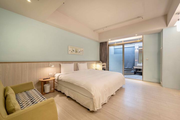 Room 32 of 93