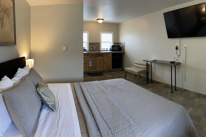 Room 6 of 61