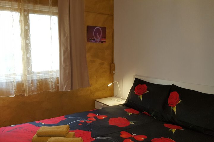 Room 7 of 16