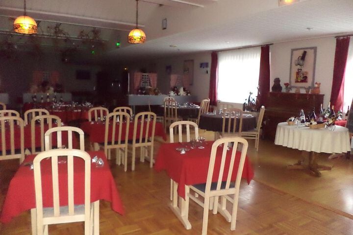 Dining 57 of 77