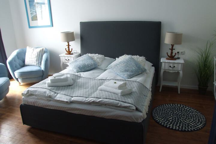 Room 4 of 63