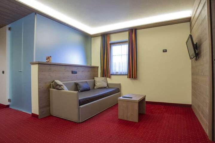 Room 53 of 79