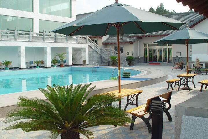 Pools & Facilities