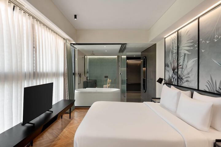 Room 26 of 61